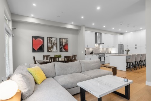 4676 Capilano Road, North Vancouver, BC 