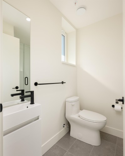 Th6-324 Ridgeway Avenue E, North Vancouver, BC 