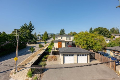 Th6-324 Ridgeway Avenue E, North Vancouver, BC 