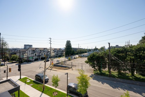 Th6-324 Ridgeway Avenue E, North Vancouver, BC 