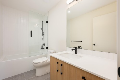 Th6-324 Ridgeway Avenue E, North Vancouver, BC 