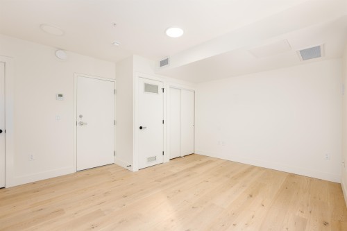 Th6-324 Ridgeway Avenue E, North Vancouver, BC 