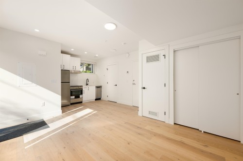 Th6-324 Ridgeway Avenue E, North Vancouver, BC 