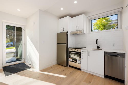 Th6-324 Ridgeway Avenue E, North Vancouver, BC 