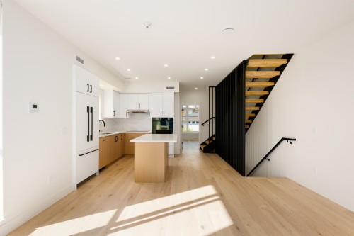 Th6-324 Ridgeway Avenue E, North Vancouver, BC 