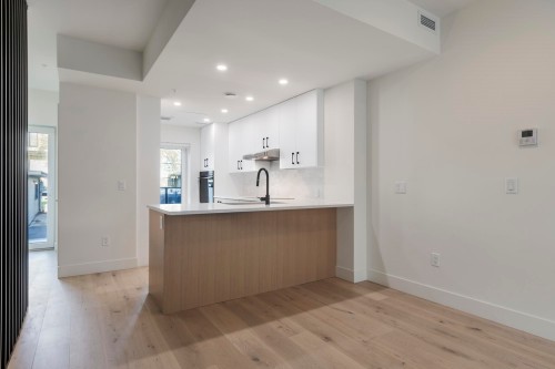 Th8-324 Ridgeway Avenue E, North Vancouver, BC 