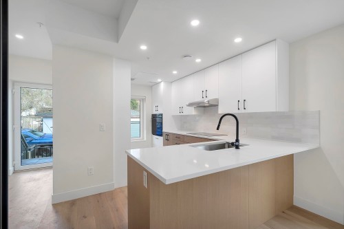 Th8-324 Ridgeway Avenue E, North Vancouver, BC 