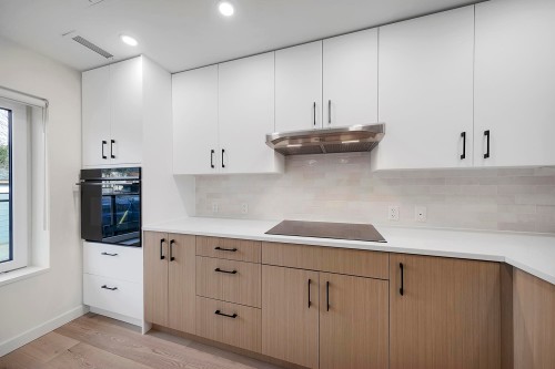 Th8-324 Ridgeway Avenue E, North Vancouver, BC 