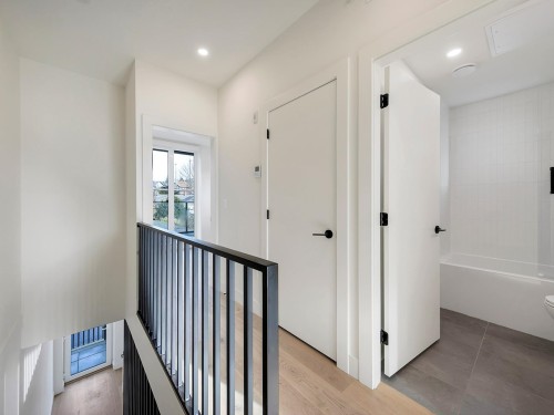 Th8-324 Ridgeway Avenue E, North Vancouver, BC 