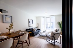 TH9-324 Ridgeway Avenue E North Vancouver, BC V7L 3P8