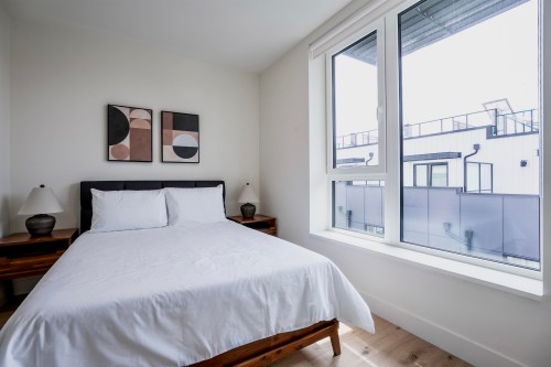 Th10-324 Ridgeway Avenue E, North Vancouver, BC 