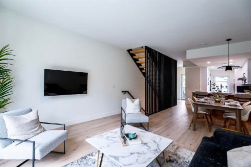 Th10-324 Ridgeway Avenue E, North Vancouver, BC 