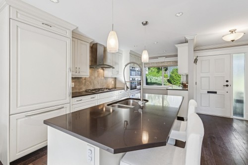 4687 Hoskins Road, North Vancouver, BC 