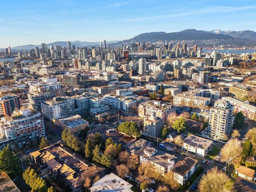 323 7Th Avenue E, Vancouver, BC 