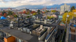 4-1851 Adanac Street  Vancouver, BC V5L 2E1