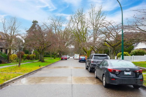 3812 24Th Avenue W, Vancouver, BC 