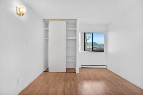 303-975 Broadway E, Vancouver, BC 