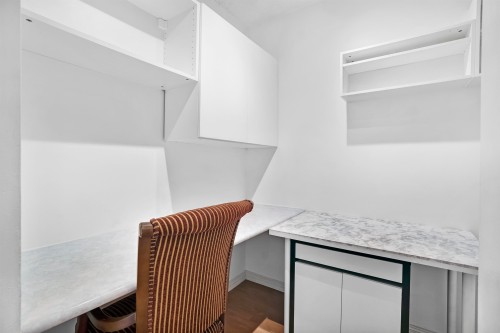 303-975 Broadway E, Vancouver, BC 