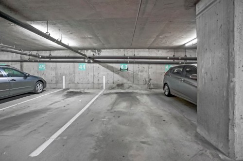 303-975 Broadway E, Vancouver, BC 