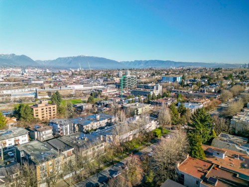 303-975 Broadway E, Vancouver, BC 