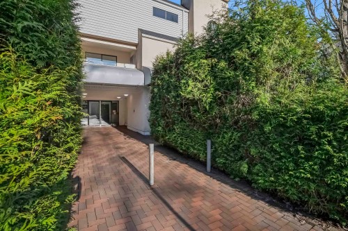 303-975 Broadway E, Vancouver, BC 