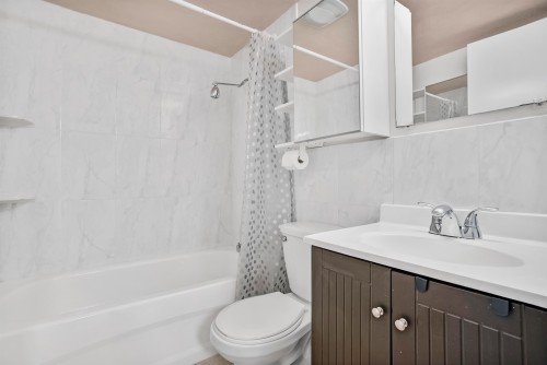 303-975 Broadway E, Vancouver, BC 