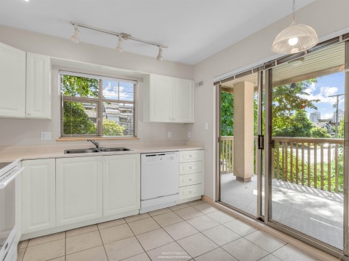 413-2059 Chesterfield Avenue, North Vancouver, BC 