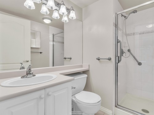 413-2059 Chesterfield Avenue, North Vancouver, BC 