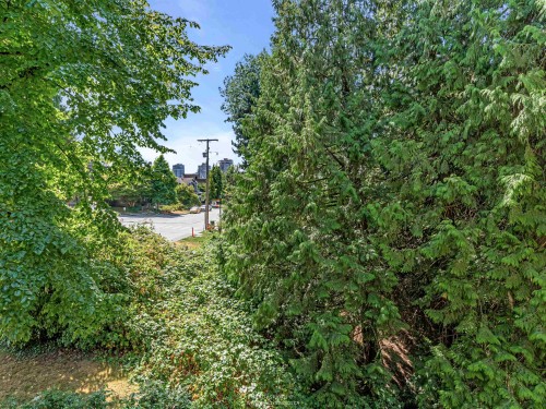 413-2059 Chesterfield Avenue, North Vancouver, BC 