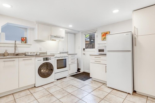 3340 15Th Avenue W, Vancouver, BC 