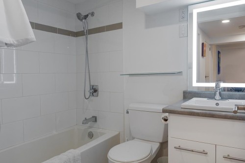 3340 15Th Avenue W, Vancouver, BC 