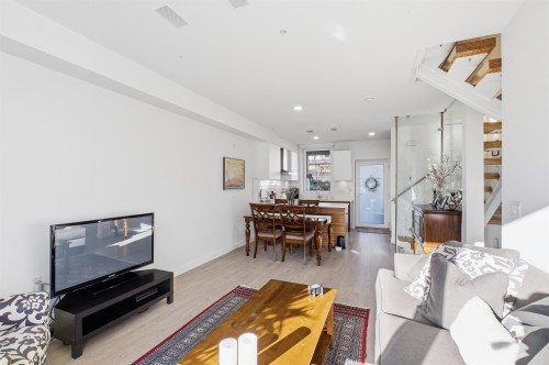 33-720 3Rd Street E, North Vancouver, BC 