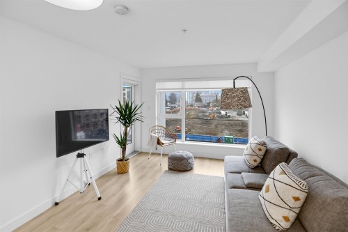 309-1519 Crown Street  North Vancouver, BC V7J 1G6