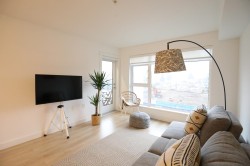 309-1519 Crown Street  North Vancouver, BC V7J 1G6