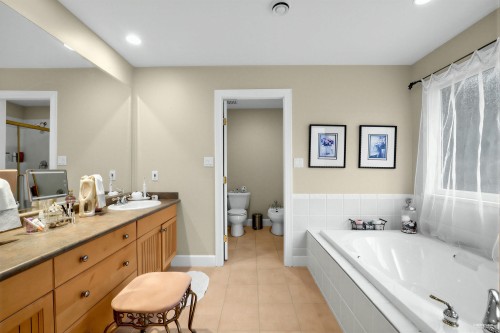 2244 Edgemont Boulevard, North Vancouver, BC 