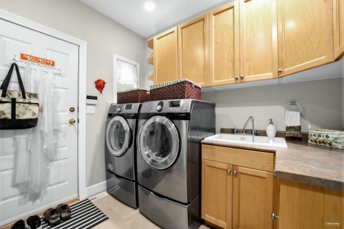 2244 Edgemont Boulevard, North Vancouver, BC 