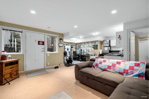 2244 Edgemont Boulevard, North Vancouver, BC 