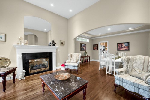 2244 Edgemont Boulevard, North Vancouver, BC 