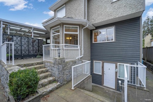 2244 Edgemont Boulevard, North Vancouver, BC 