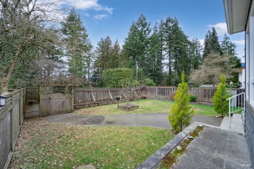 2244 Edgemont Boulevard, North Vancouver, BC 