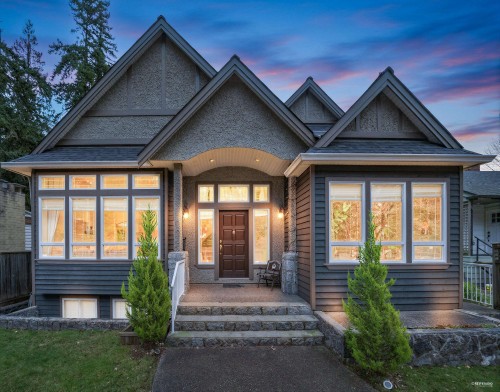 2244 Edgemont Boulevard, North Vancouver, BC 
