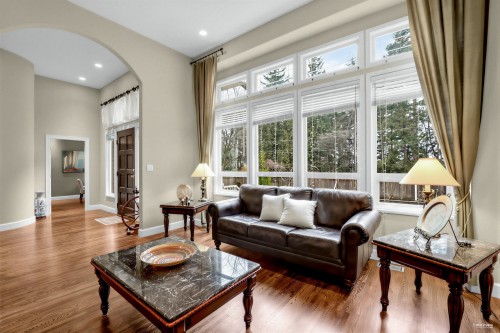 2244 Edgemont Boulevard, North Vancouver, BC 