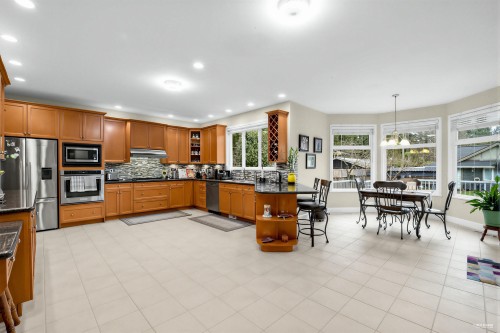 2244 Edgemont Boulevard, North Vancouver, BC 