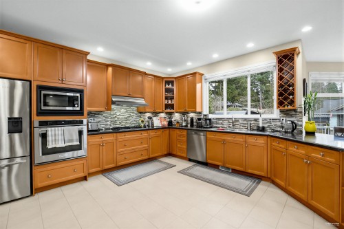 2244 Edgemont Boulevard, North Vancouver, BC 