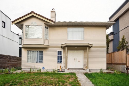 612 3Rd Street E, North Vancouver, BC 