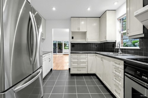 1109-235 Keith Road, West Vancouver, BC 