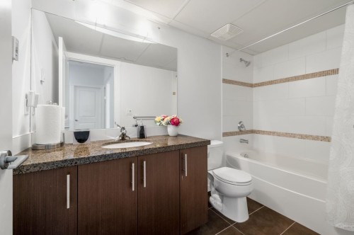 304-6077 London Road, Richmond, BC 