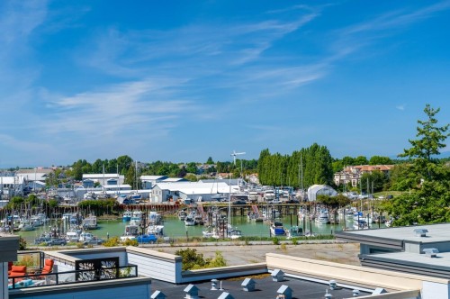 304-6077 London Road, Richmond, BC 