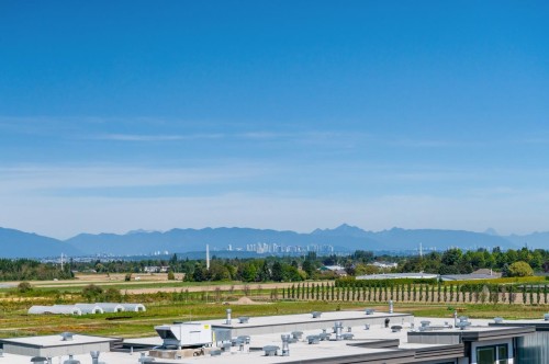 304-6077 London Road, Richmond, BC 