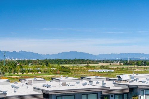 304-6077 London Road, Richmond, BC 